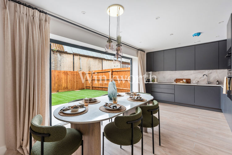 030620252 WWHRS Show Home 38 Crawley Road N22 6 AG 008