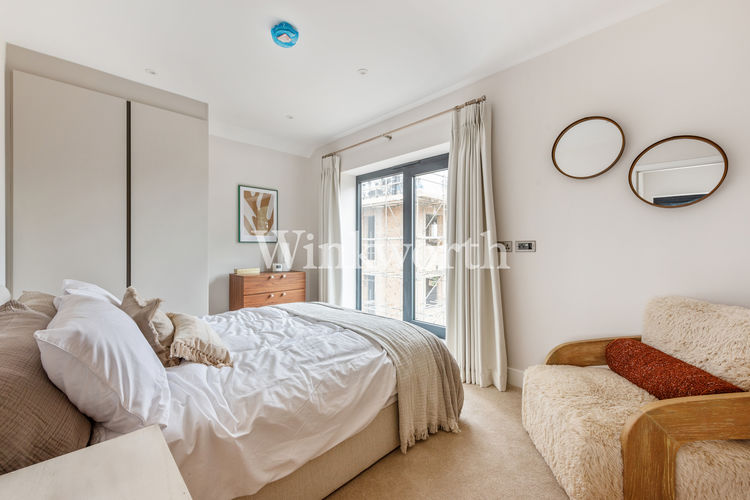 030620252 WWHRS Show Home 38 Crawley Road N22 6 AG 021