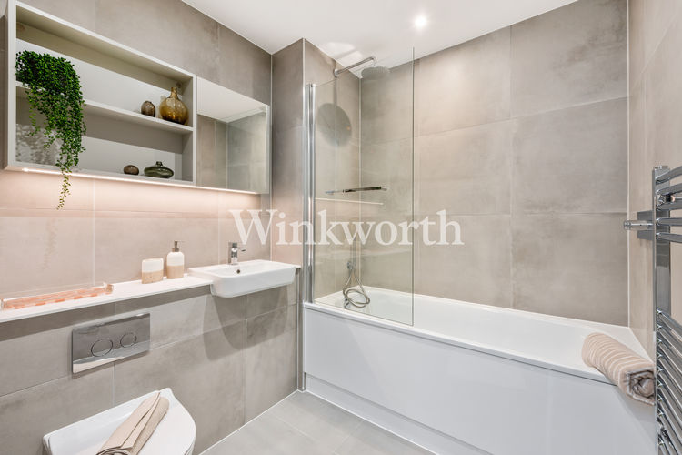 030620252 WWHRS Show Home 38 Crawley Road N22 6 AG 016