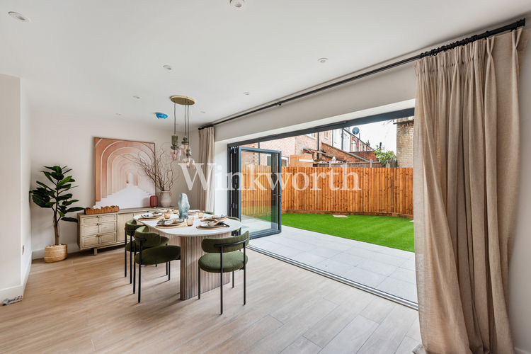 030620252 WWHRS Show Home 38 Crawley Road N22 6 AG 010